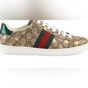 Gucci Ace GG Supreme sneakers featuring a bee print, red and green size 4 EUC